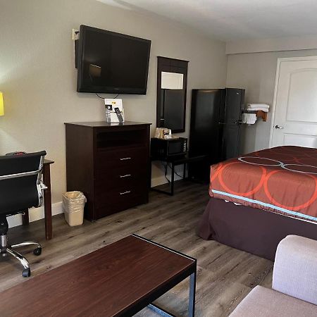 ซูเปอร์ 8 บาย วินด์แฮม เบย์ทาวน์/มอนต์เบลวิว Hotel Mont Belvieu ภายนอก รูปภาพ