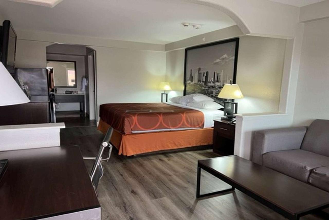 ซูเปอร์ 8 บาย วินด์แฮม เบย์ทาวน์/มอนต์เบลวิว Hotel Mont Belvieu ภายนอก รูปภาพ