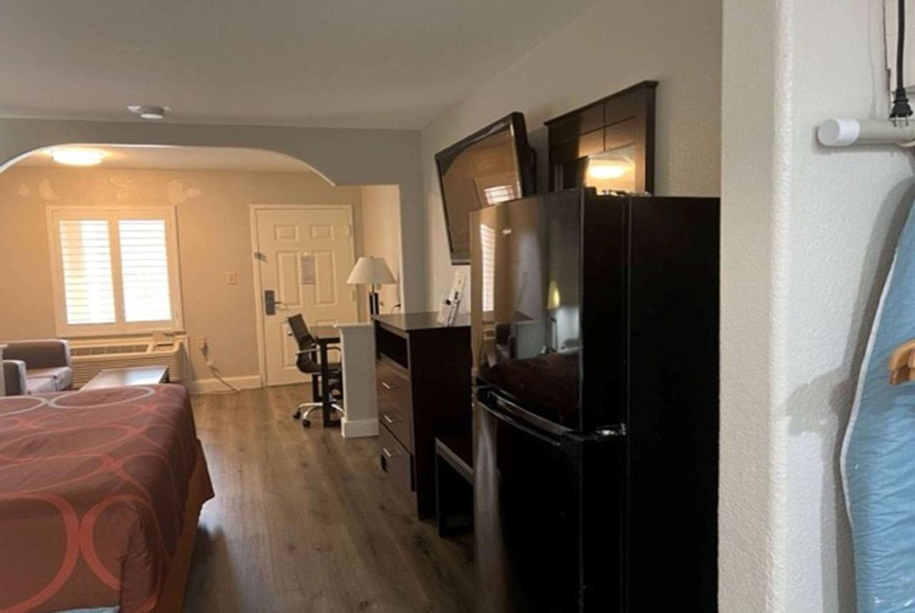ซูเปอร์ 8 บาย วินด์แฮม เบย์ทาวน์/มอนต์เบลวิว Hotel Mont Belvieu ภายนอก รูปภาพ