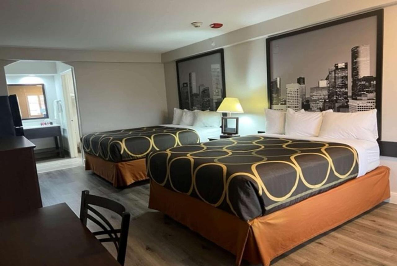 ซูเปอร์ 8 บาย วินด์แฮม เบย์ทาวน์/มอนต์เบลวิว Hotel Mont Belvieu ภายนอก รูปภาพ