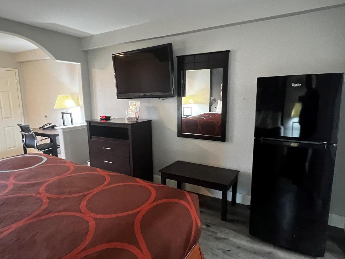 ซูเปอร์ 8 บาย วินด์แฮม เบย์ทาวน์/มอนต์เบลวิว Hotel Mont Belvieu ภายนอก รูปภาพ