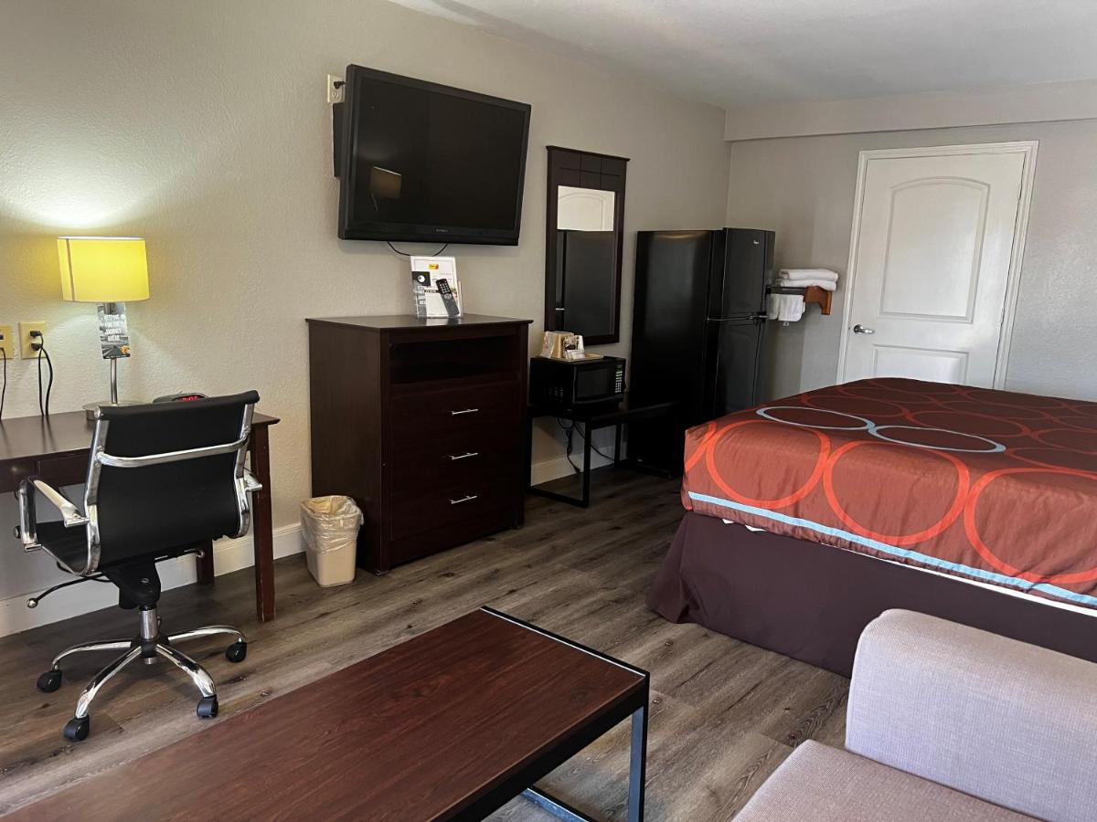 ซูเปอร์ 8 บาย วินด์แฮม เบย์ทาวน์/มอนต์เบลวิว Hotel Mont Belvieu ภายนอก รูปภาพ