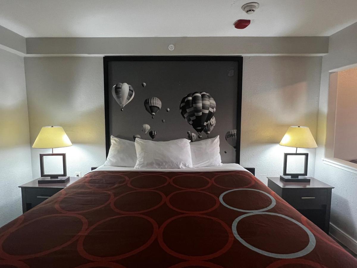 ซูเปอร์ 8 บาย วินด์แฮม เบย์ทาวน์/มอนต์เบลวิว Hotel Mont Belvieu ภายนอก รูปภาพ
