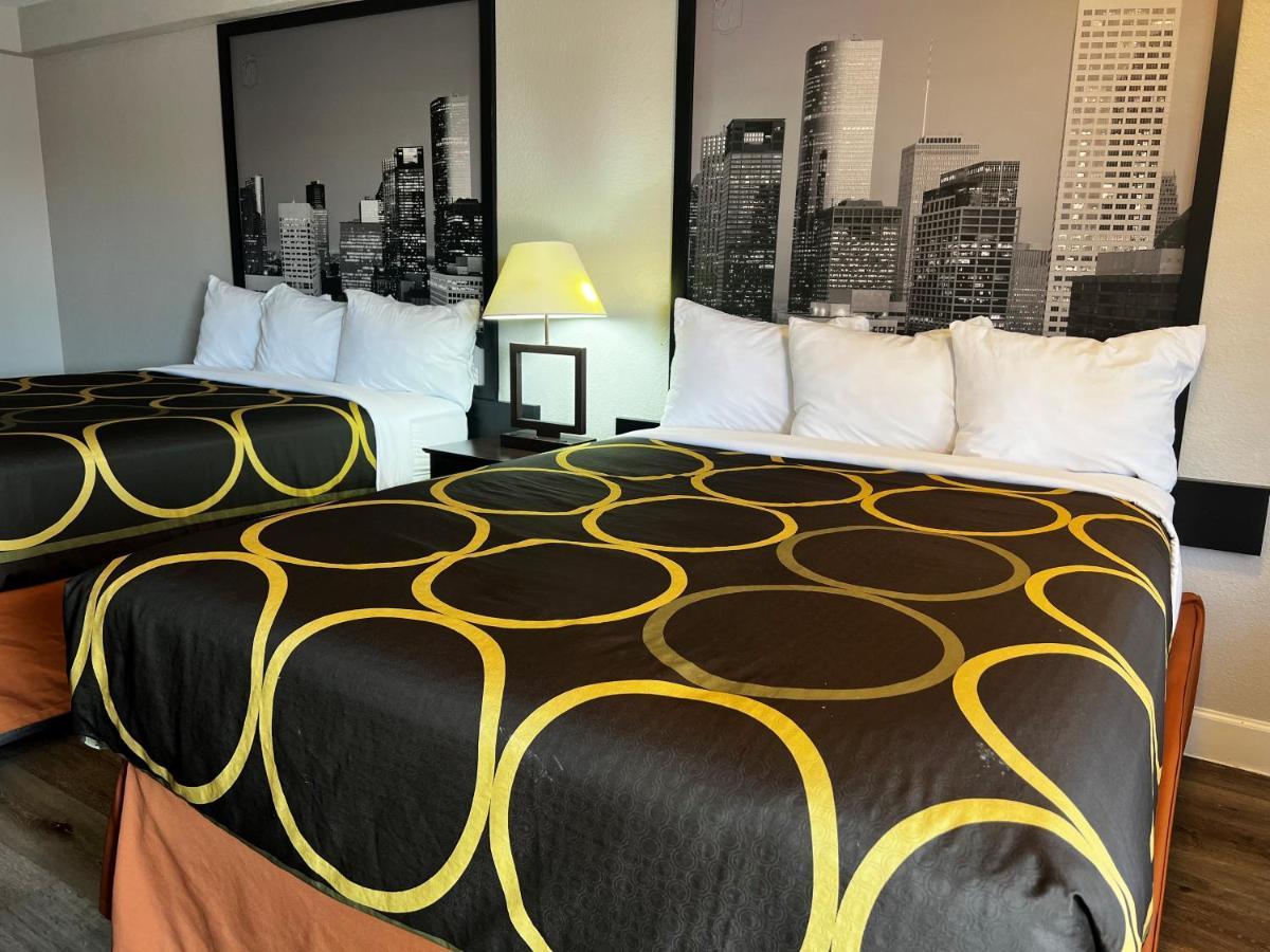 ซูเปอร์ 8 บาย วินด์แฮม เบย์ทาวน์/มอนต์เบลวิว Hotel Mont Belvieu ภายนอก รูปภาพ