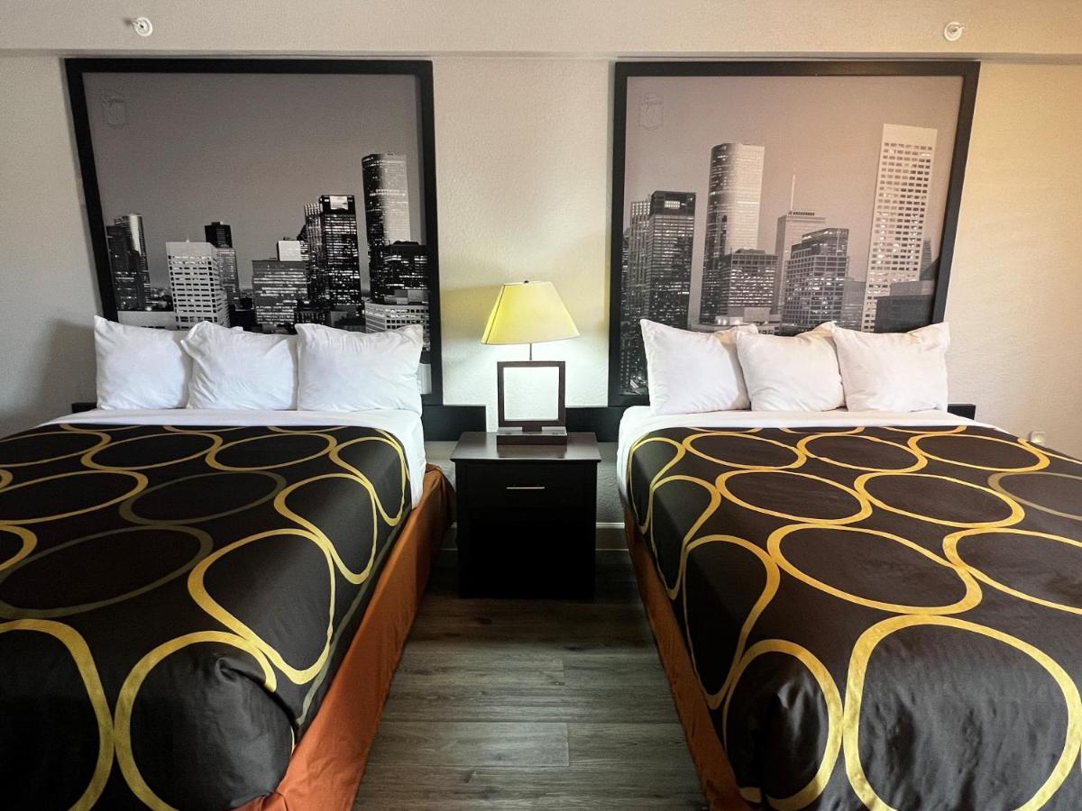 ซูเปอร์ 8 บาย วินด์แฮม เบย์ทาวน์/มอนต์เบลวิว Hotel Mont Belvieu ภายนอก รูปภาพ
