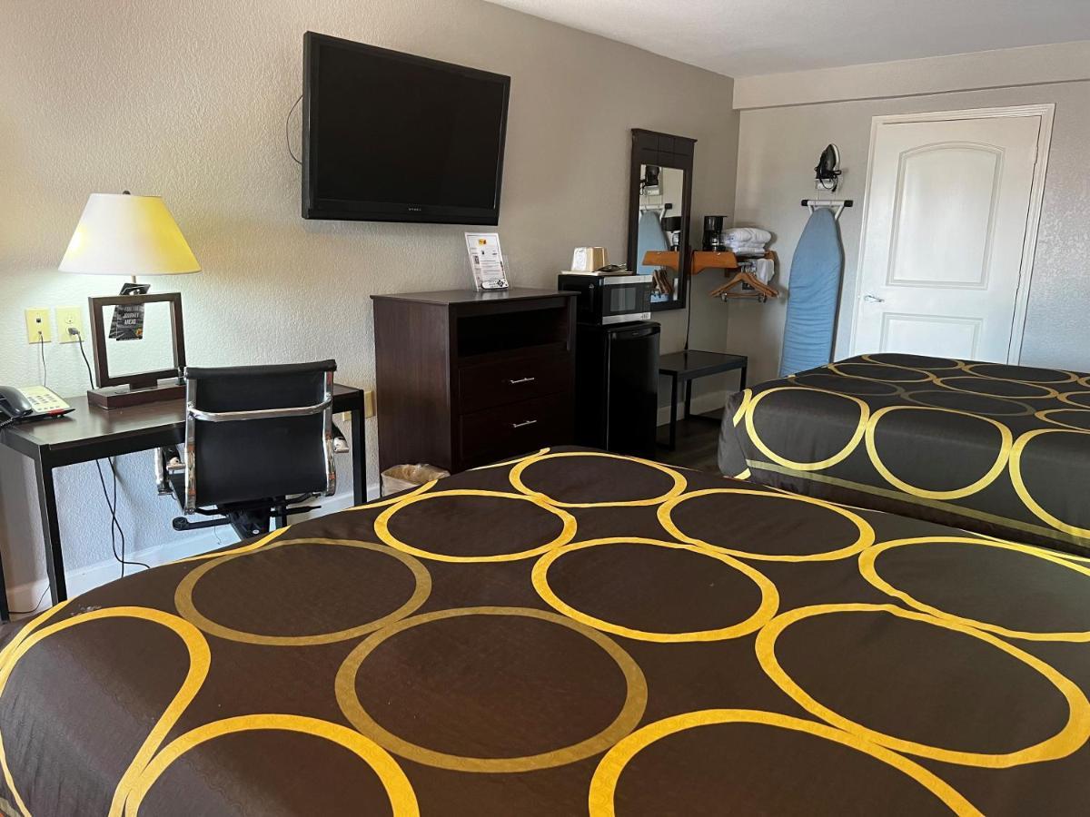 ซูเปอร์ 8 บาย วินด์แฮม เบย์ทาวน์/มอนต์เบลวิว Hotel Mont Belvieu ภายนอก รูปภาพ